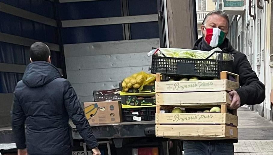 Bel gesto a Torino – Volontari donano 2 quintali di frutta e verdura ai bimbi in difficoltà