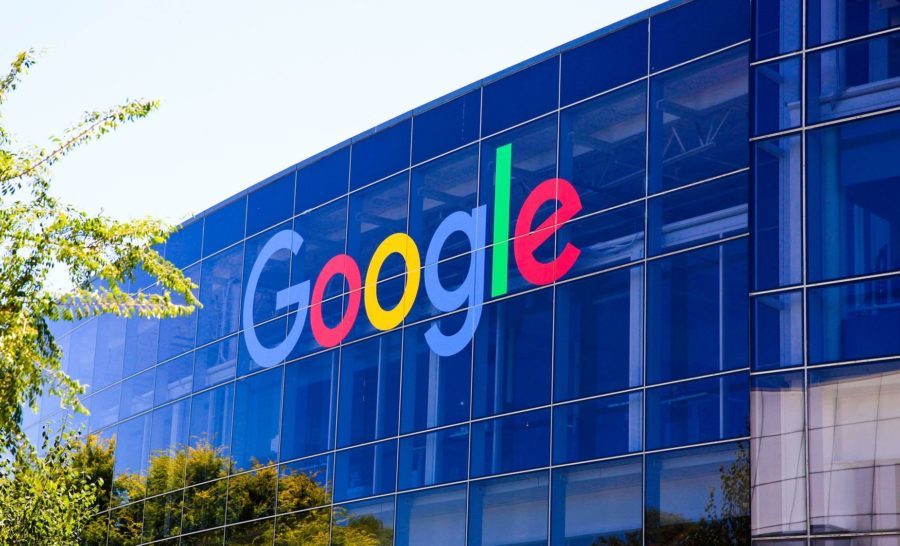 Economia – Google, ricavi ben oltre le attese: 75 miliardi, + 32%. Capitalizzazione a 2 trilioni di dollari