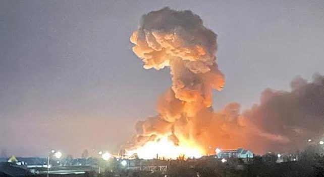 Guerra in Ucraina, altri due attacchi nelle ultime ore, oltre 50 le vittime: “Giorno terribile, vicini agli ucraini che vivono a Torino”