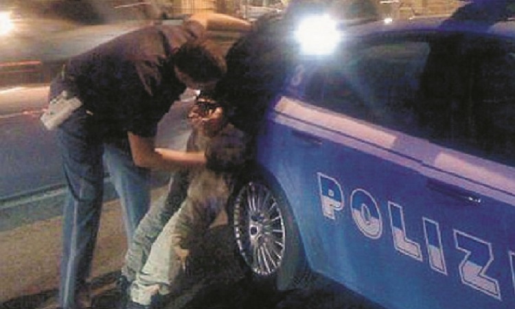 Torino – Lotta allo spaccio in Barriera, ondata di arresti in poche ore. Centinaia di dosi sequestrate