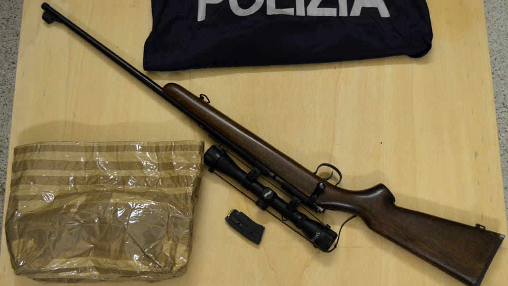 Torino – Occupa una casa in corso Racconigi con una carabina e 8 kg di droga: l’intervento della polizia