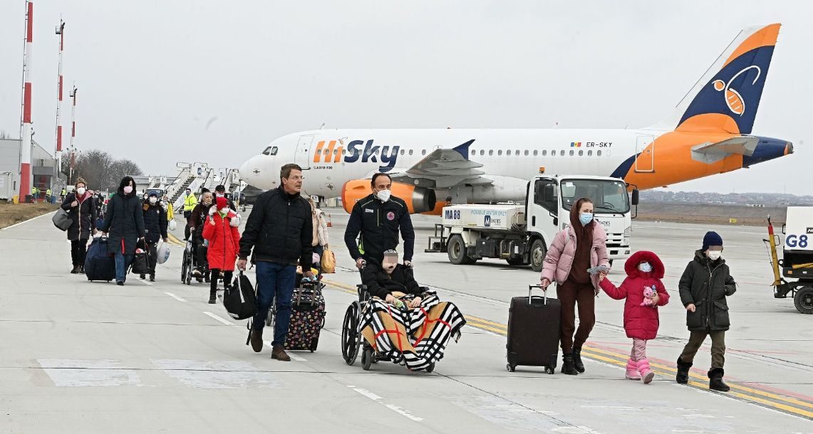 Riparte da Torino la speranza di 13 ragazzi ucraini, malati di tumore e in fuga dalla guerra – FOTO