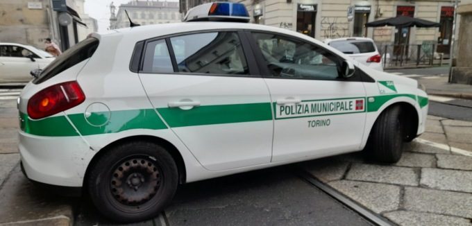 Torino – Nel circolo privato in 60 senza mascherina, molti senza tessera associativa. Multe e chiusura del locale