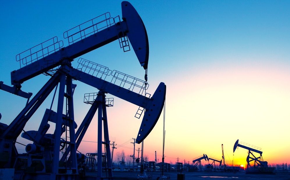 Petrolio, nuova impennata –  Il prezzo supera i 100 dollari al barile, allarme rosso fra gli operatori