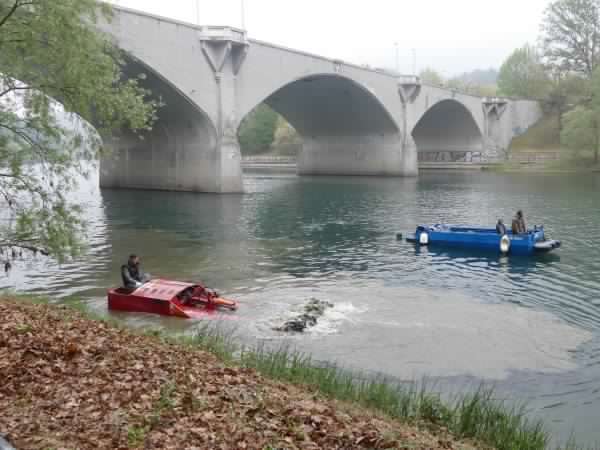 Siccità a Torino scatta l’estirpazione della piante acquatiche nel fiume Po: “Di solito proliferano in estate”