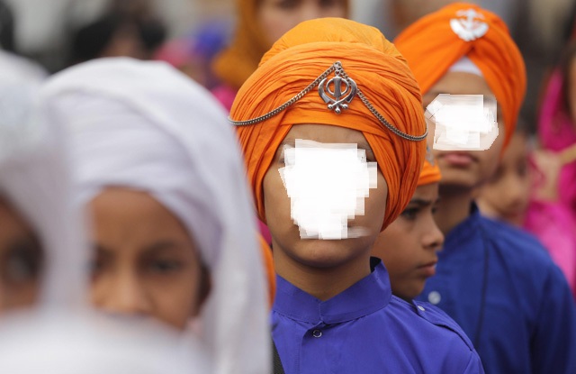 Piemonte – 13 enne con turbante deriso e pestato in strada