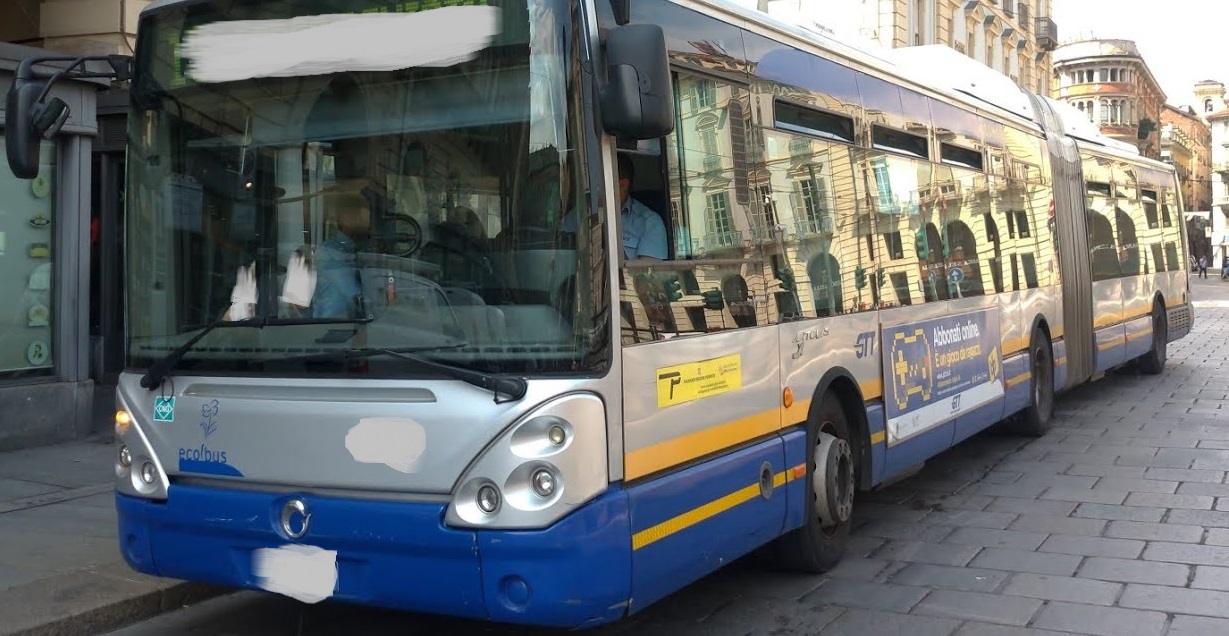 Torino – Guida senza patente un autobus, poi la scoperta: è il figlio del Direttore Gtt. L’imbarazzo dell’azienda