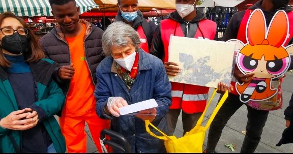 E’ Torinese la nonnina da record – A 90 anni è la ‘regina’ del recupero di ortofrutta: premiata a Porta Palazzo