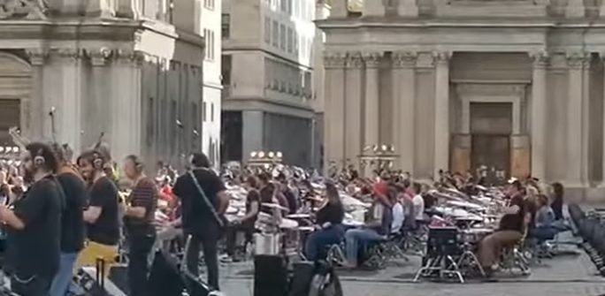 Torino: 500 musicisti ‘invadono’ piazza San Carlo – E’ la band più numerosa al mondo per lo spot di Eurovision