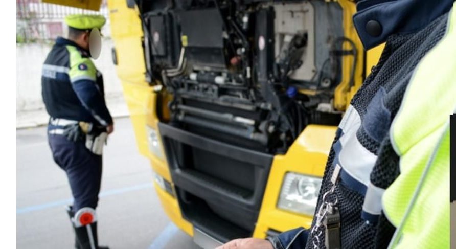 Torino – Camionista turco girava per Torino con tachigrafo truccato: multa da 5mila euro e patente ritirata