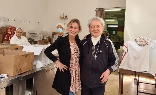 Torino – Un aiuto generoso alla Mensa dei Poveri della città: il noto chirurgo estetico Cristina Sartorio dona i proventi del suo bestseller