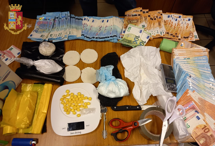 Torino – Africano trasforma il suo appartamento in un laboratorio per la droga: scoperto e arrestato