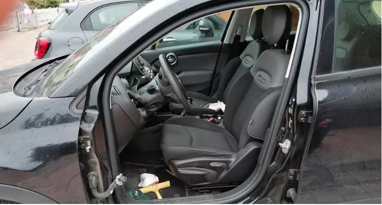 Torino – Scoperti mentre smontano parti di auto parcheggiate, scatta l’ inseguimento. Ladri arrestati