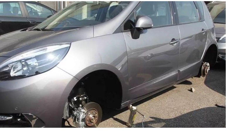 Torino – Ladri smontano ruote delle auto in corso Agnelli: colti sul fatto e arrestati