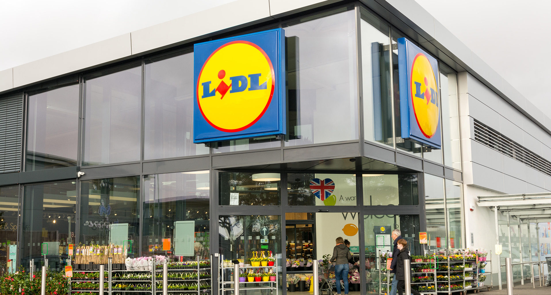 Torino – Rapina a mano armata alla Lidl: cassiere minacciato con una pistola