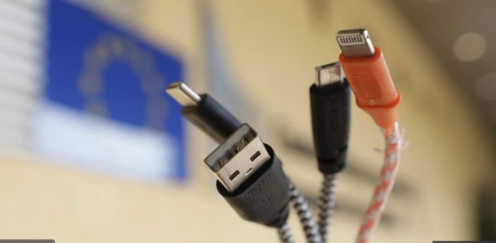 Caricabatterie universale per telefoni, tablet e fotocamere – L’Ue trova l’accordo
