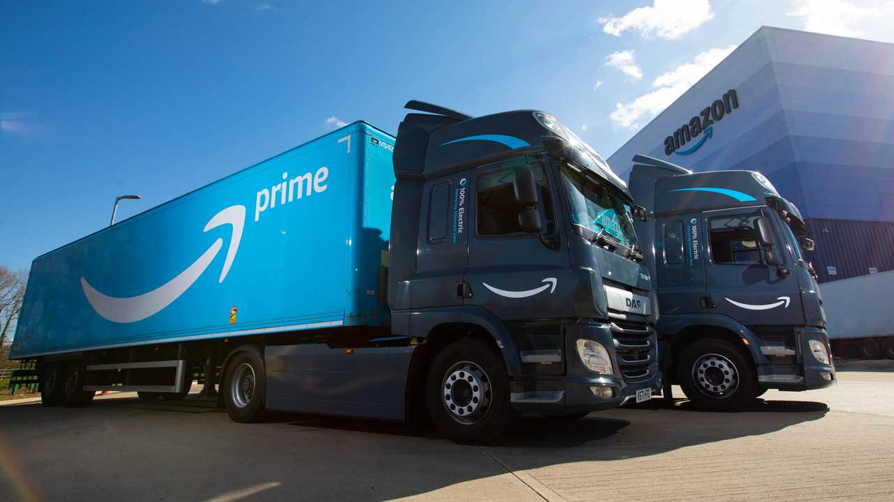 Arrivano in Europa i primi camion elettrici di Amazon – Ecco come cambieranno i trasporti