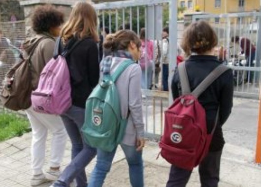 Torino – A 12 anni investito fuori da scuola, a San Salvario. Trasportato d’urgenza al Regina Margherita