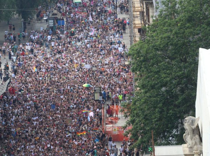 A Torino edizione del Gay Pride da record – Maxi ‘serpentone’ con 150mila persone in strada, soprattutto giovani