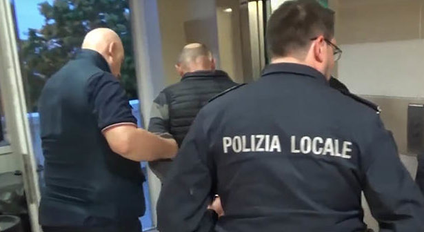Torino – Ennesimo arresto davanti alla scuola di via Masserano: è il 5° pusher in manette dall’inizio dell’anno