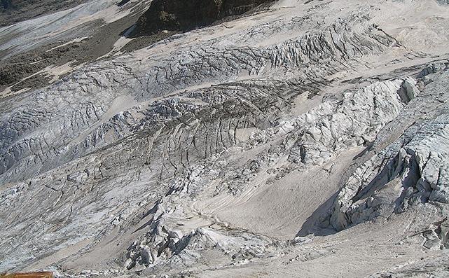 Nel Torinese i ghiacciai si stanno ritirando per il caldo eccessivo. Allarme di Arpa