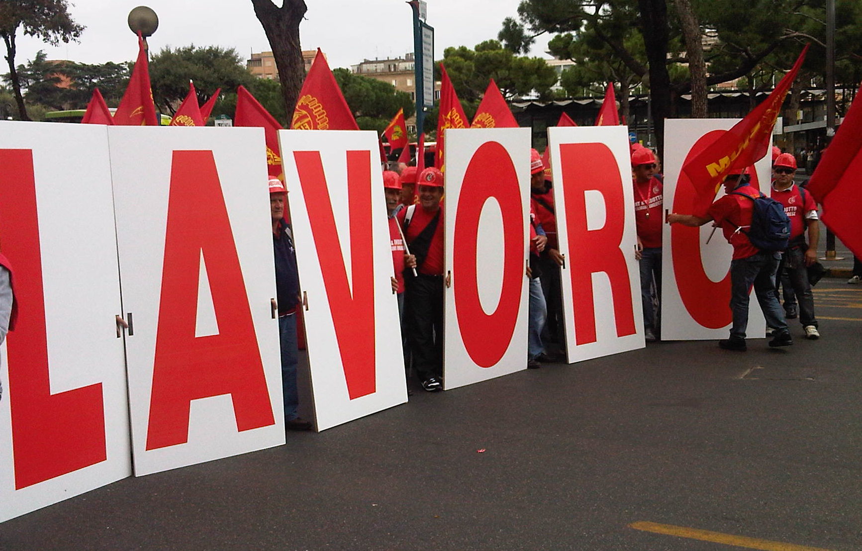 Economia – L’Italia è l’unico paese in cui non crescono i salari – Ecco perché