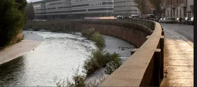 Torino – Si lancia nella Dora dopo aver rubato un cellulare tentando la fuga: bloccato dalla Polizia Locale