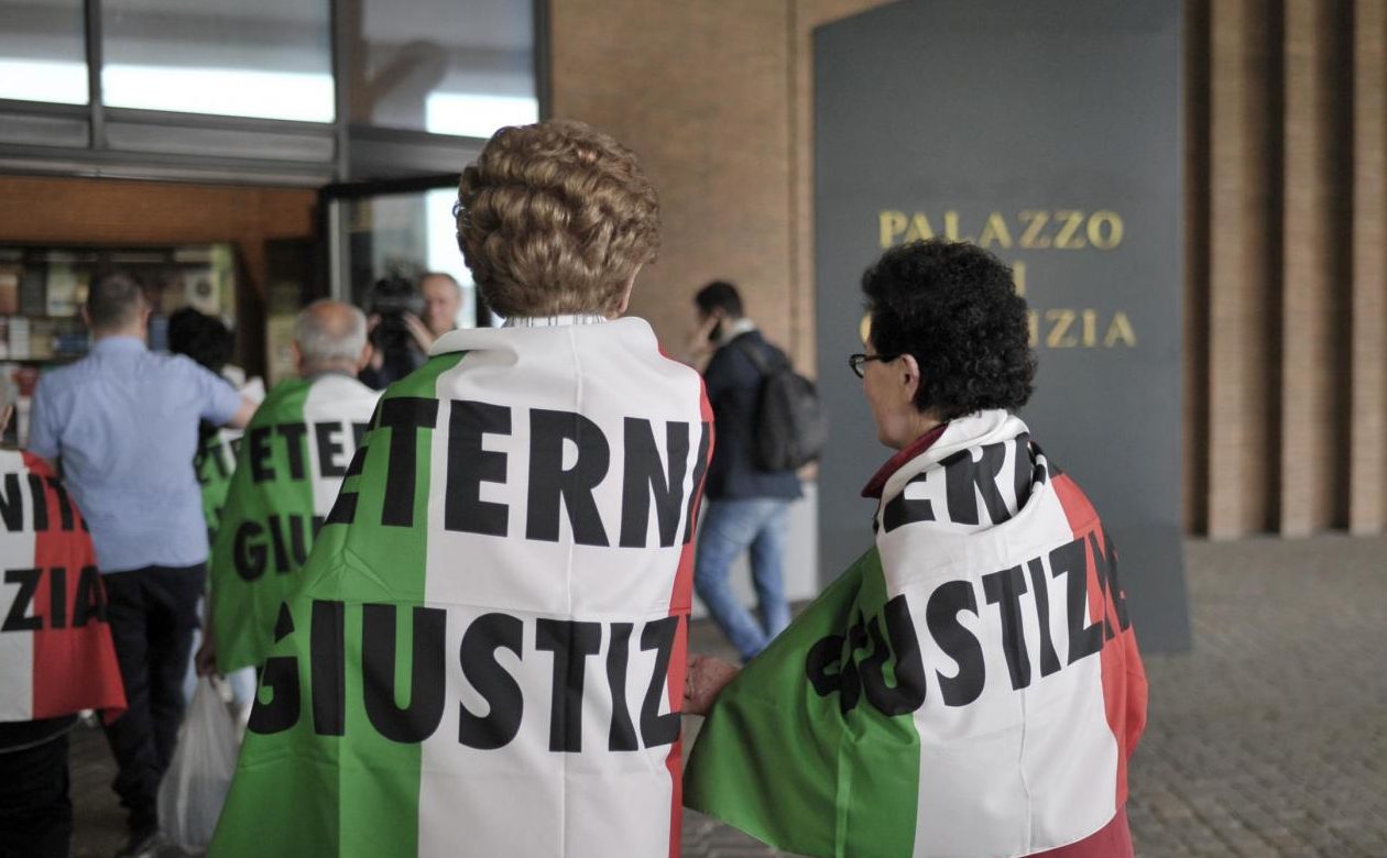 Incredibile a Torino – La chiavetta ‘Usb’ è vuota: salta la sentenza nel processo Eternit. E ora si rischia la prescrizione