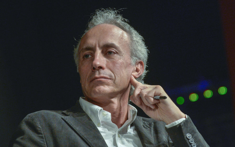 Incidente stradale per il torinese Marco Travaglio: “Io sto bene, la macchina no”