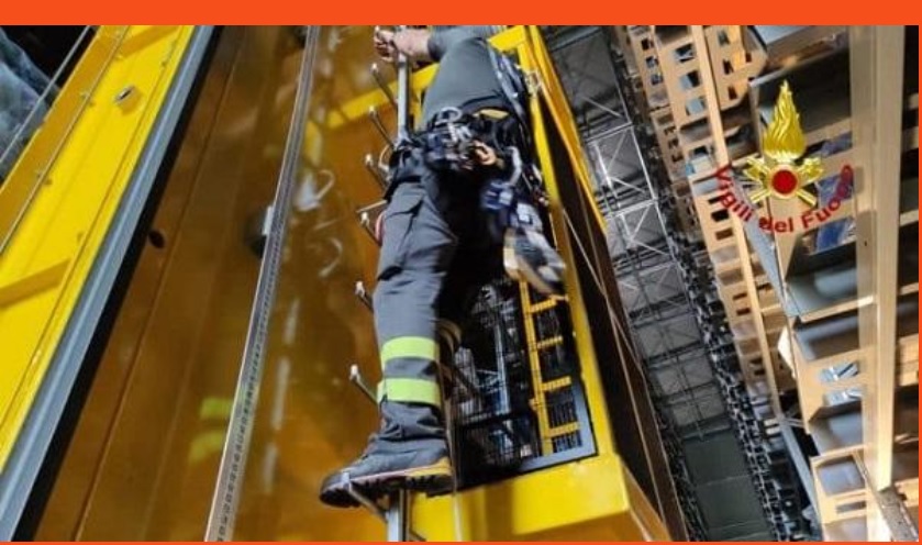 Torino –  Operai bloccati in ascensore a 15 metri di altezza. Salvati dai pompieri