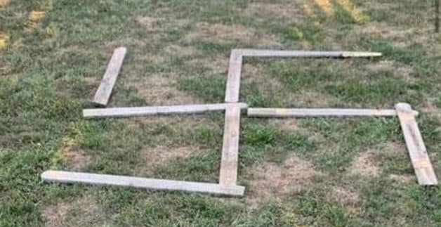 Piemonte – Una svastica enorme nel paese di Piero Angela: “Suo padre aveva aiutato gli ebrei, è una vergogna”