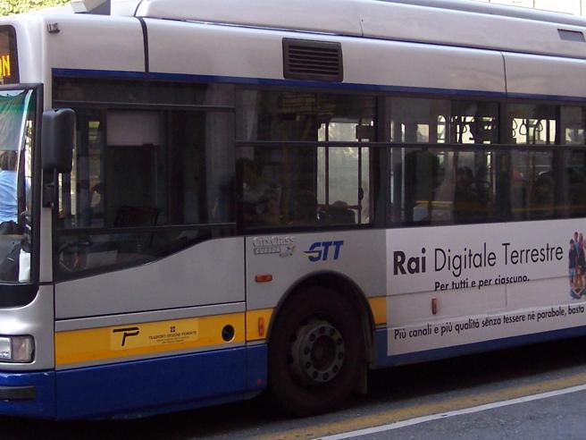 Torino – Incidente auto contro bus: 2 bambini feriti, portati in ospedale