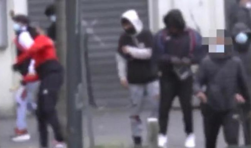 Torino – Maranza prendono a mazzate auto di Mediaset. Troupe televisiva in fuga