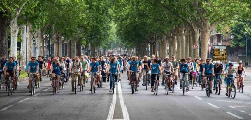 A Torino torna dopo 3 anni il ‘Bike Pride’ – Migliaia i partecipanti, limiti di 30 km/h in tutte le strade. INFO