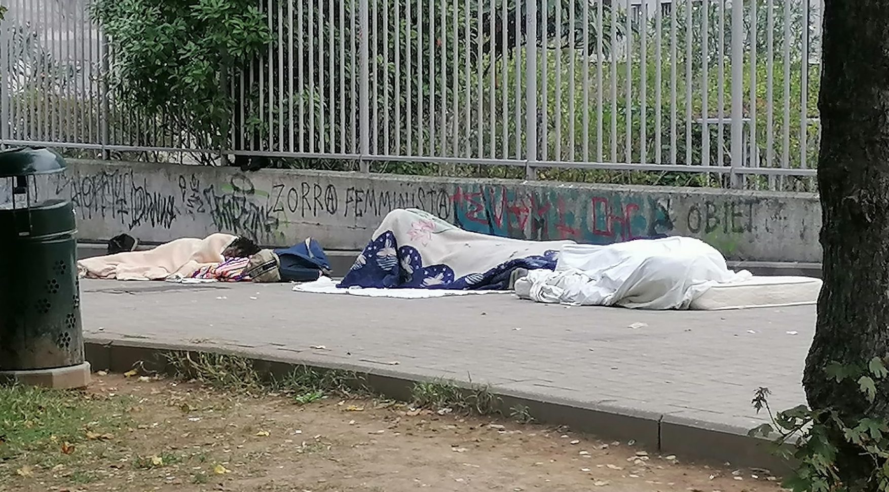 Torino, la denuncia – I Giardini Madre Teresa trasformati in un campeggio: “Un degrado inaccettabile” FOTO