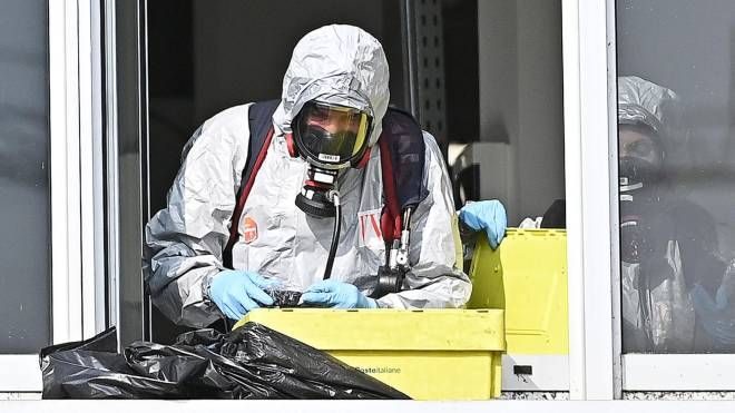 Torino – Alle Poste un pacco con liquido sospetto. Malori fra le persone in attesa, a decine messi in isolamento