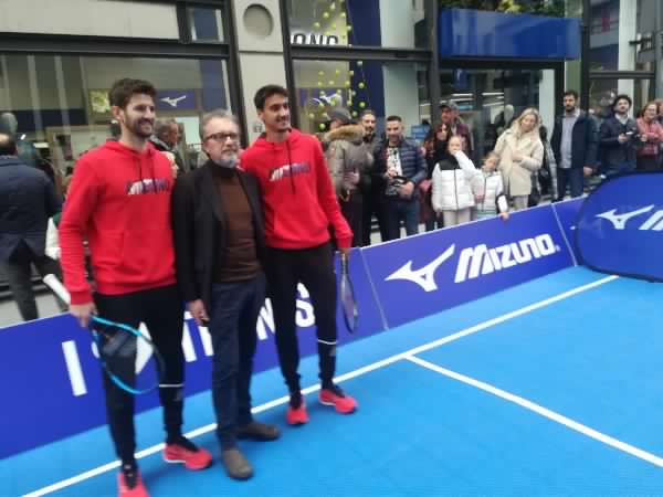 Torino – Atp Finals: i campioni italiani Sonego e Vavassori giocano a tennis con grandi e piccini in centro a Torino
