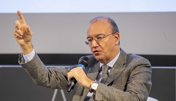 Il Ministro dell’Istruzione Valditara: “Stop a reddito di cittadinanza a chi non assolve l’obbligo scolastico”