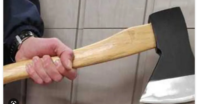 Torino- Gira in strada con un’ascia – Paura in corso Orbassano