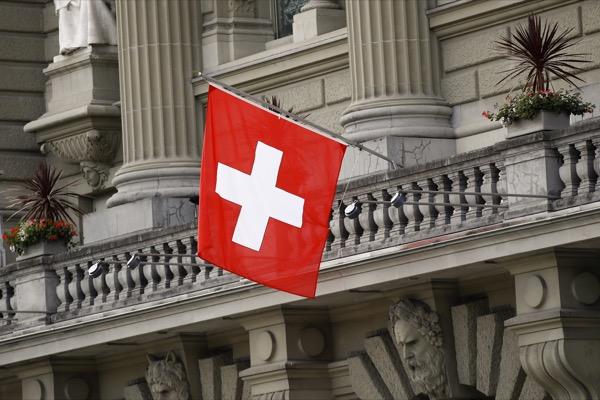 Economia – Svizzera, la Banca centrale alza i tassi di 50 punti all’1%: è il più alto da 14 anni
