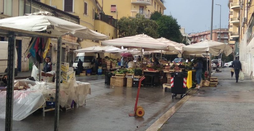 Torino, il caso – Il 38% dei posti nei mercati resta vuoto. L’allarme lanciato dagli operatori