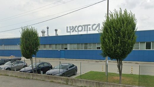 Torino – EssilorLuxottica produrrà in esclusiva i preziosi occhiali Swarovski. L’annuncio