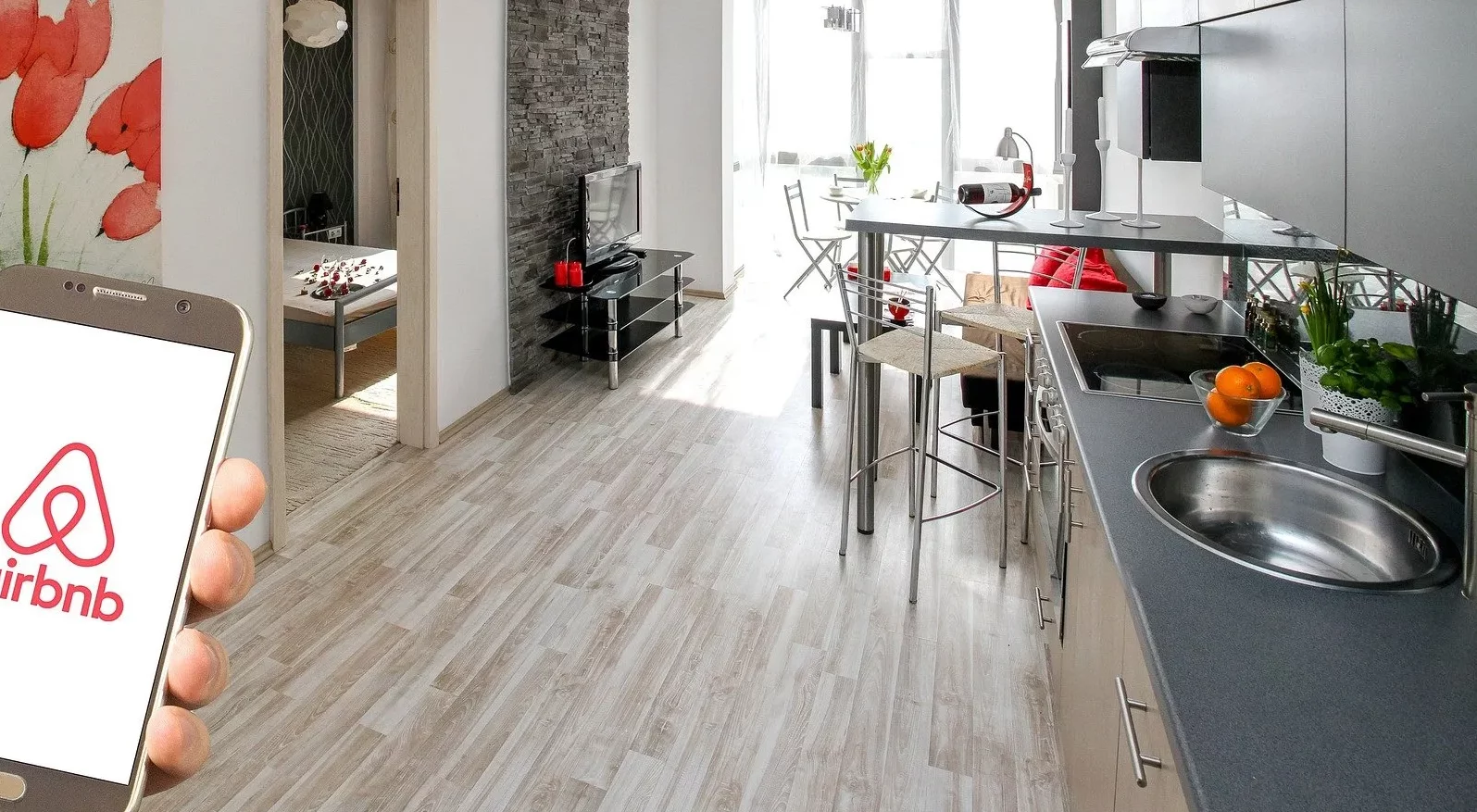 Torino – Oltre 8mila annunci di Airbnb in città. Federalberghi attacca: “Servono regole o settore non regge”