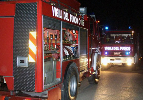 Torino – A 60 anni finisce nelle gelide acque del fiume. Salvato dai Vigili del Fuoco