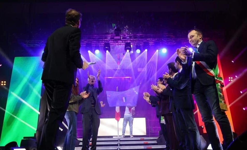 Torino – La bandiera delle Universiadi è arrivata in città. Il countdown per il grande evento è iniziato