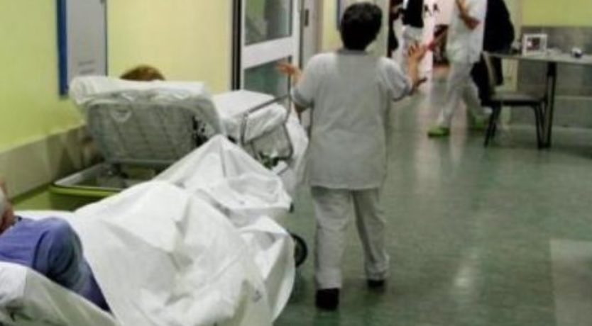 Dramma a Torino – In Pronto Soccorso da giorni, cade dalla barella e muore. Indagini in corso