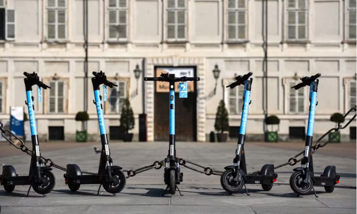 A Torino parte la rivoluzione dei monopattini: “Mettiamo ordine al caos”. Ecco cosa cambia dal 1 Febbraio