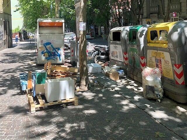 Torino – Un mare di rifiuti abbandonati: in un anno accertate oltre 800 violazioni