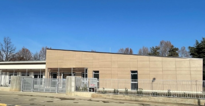 Torino – Inaugura la prima scuola ‘a impatto zero’, fra pannelli fotovoltaici e risparmio idrico: un investimento da 2 milioni di euro. Il progetto