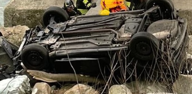 Dramma nel Torinese – Auto precipita in una scarpata: un morto